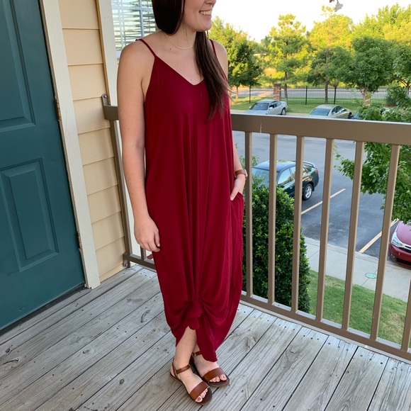 Dresses & Skirts - ✨2x Host Pick✨V-Neck Cami Maxi Dress